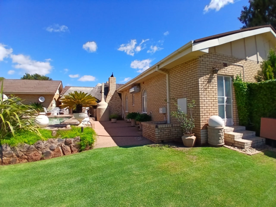 4 Bedroom Property for Sale in Kuruman Northern Cape